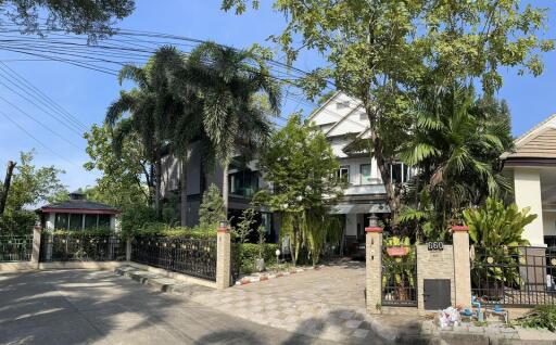 House for sell in Soi Phatthanakan 30