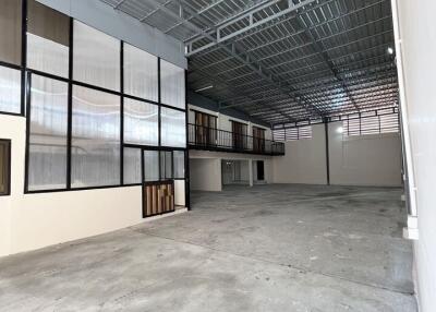 Warehouse for rent in Din Daeng