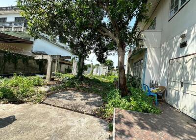 House for sale in Soi Suan Phak 19