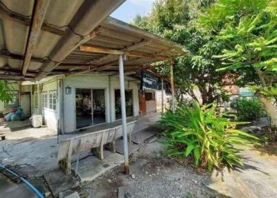 House with land forsell in Chom Thong District