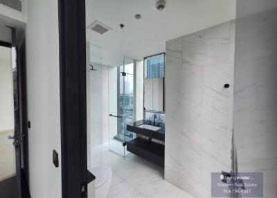 Modern bathroom with marble tiles and city view