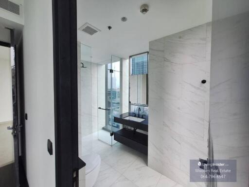 Modern bathroom with marble tiles and city view