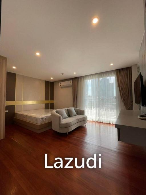 3 Bed 3 Bath 215 Sqm Service apartment for Rent