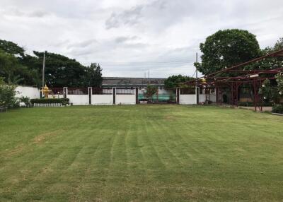 Land in Phatthanakan Intersection