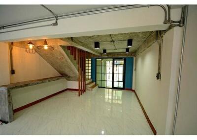 Townhouse in Soi Chatchai Ruammit