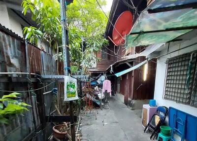 Land for sale in Soi Wat Mai Phiren