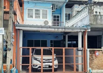 2 storey townhouse in Soi Ramkhamhaeng 52/2