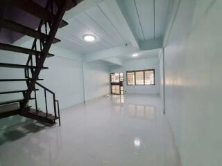 2 storey townhouse in Soi Ramkhamhaeng 52/2