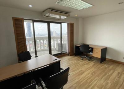 Unit for Sales at Nusa State tower (69 sqm. on the 34th floor) City View
