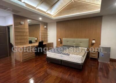 3-Bedrooms modern Townhouse - Sukhumvit soi 62 (Bang Chak BTS)