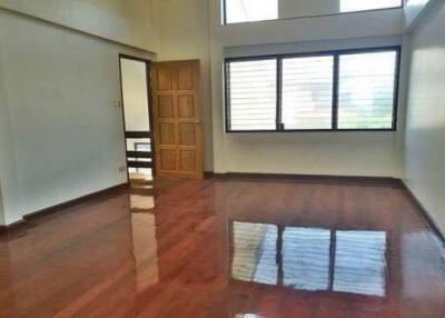 Commercial Space/Office, 550sqm, Lad Phrao Soi 33, Lad Phrao