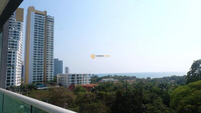 คอนโดนี้มี 2 ห้องนอน  อยู่ในโครงการ คอนโดมิเนียมชื่อ Cosy Beach View  ตั้งอยู่ที่