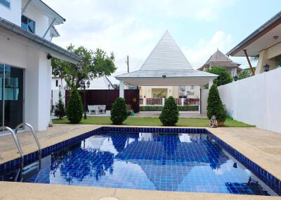 บ้านหลังนี้มี 3 Bedrooms ห้องนอน  อยู่ในโครงการชื่อ Pranchan Resort  ตั้งอยู่ที่