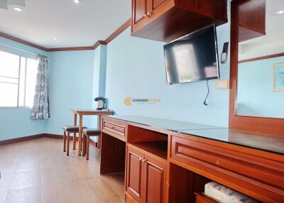 คอนโดนี้มี ห้องสตูดิโอ้  อยู่ในโครงการ คอนโดมิเนียมชื่อ Sweet Condo 2 Pratumnak 