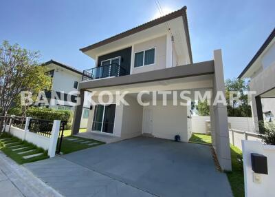 House at Centro Pracha Uthit 90 for sale