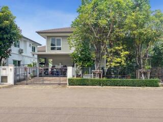 Spacious family house with a large driveway and green landscaping