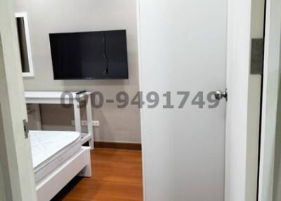 Compact bedroom with modern amenities and parquet flooring