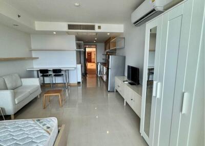 Condo for Rent at Supalai Oriental Place