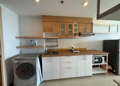 Condo for Rent at Supalai Oriental Place