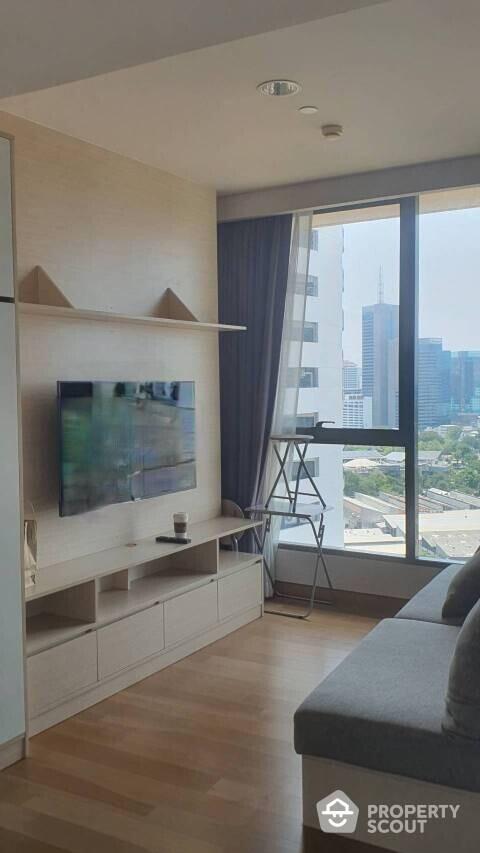 1-BR Condo at The Lumpini 24 near BTS Phrom Phong