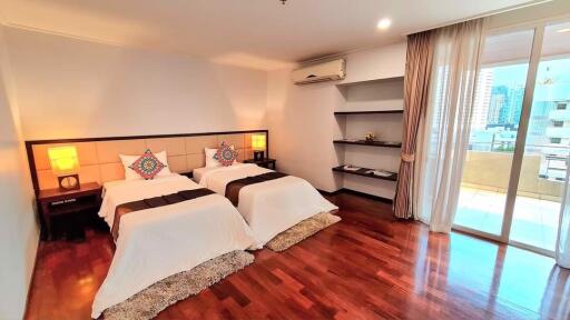 2 bed Condo in Piyathip Place Khlong Tan Nuea Sub District C020945