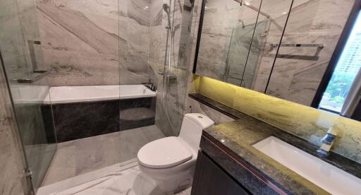 Modern bathroom with marble finishes