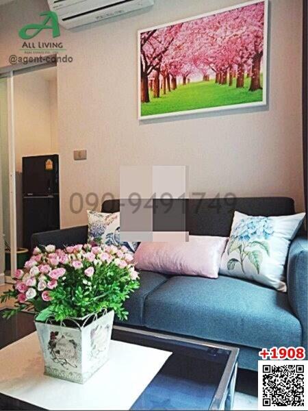 Cozy and well-furnished living room with floral decorations
