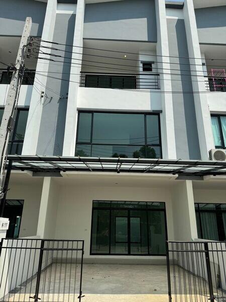 200 ตรม., 3 ห้องนอน, 4 ห้องน้ำ สำนักงาน ราคา ฿ 7,800,000