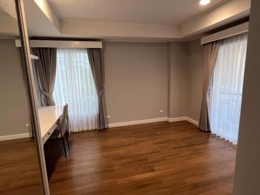 3 bed Condo in La Vie En Rose Place Khlongtan Sub District C020947