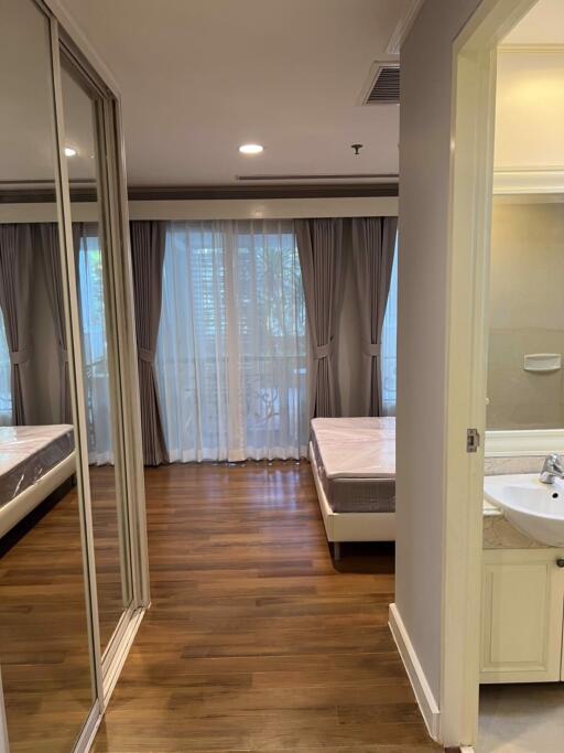 3 ห้องนอน, 3 ห้องน้ำ คอนโด ราคา ฿ 80,000/เดือน