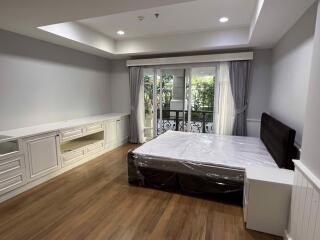 3 bed Condo in La Vie En Rose Place Khlongtan Sub District C020947