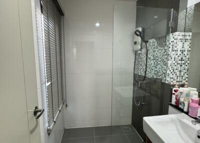 Spacious modern bathroom with shower and large mirror