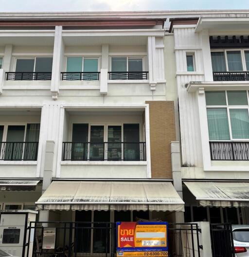 82 Sqm., 3 Beds, 2 Baths Townhouse listed for ฿ 12,600,000.