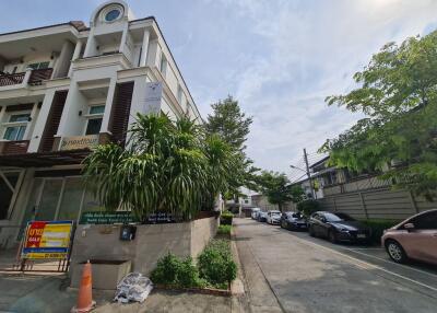 118 Sqm., 3 Beds, 2 Baths Townhouse listed for ฿ 7,140,000.