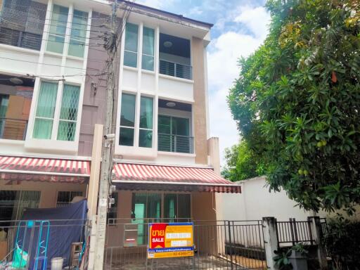 115 Sqm., 3 Beds, 3 Baths Townhouse listed for ฿ 6,825,000.
