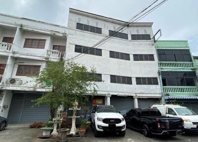 128 Sqm., 3 Beds, 2 Baths Townhouse listed for ฿ 5,000,000.