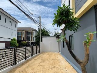 128 Sqm., 3 Beds, 3 Baths Townhouse listed for ฿ 4,900,000.