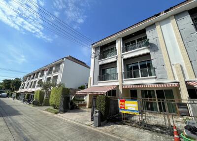 81 Sqm., 3 Beds, 2 Baths Townhouse listed for ฿ 5,000,000.