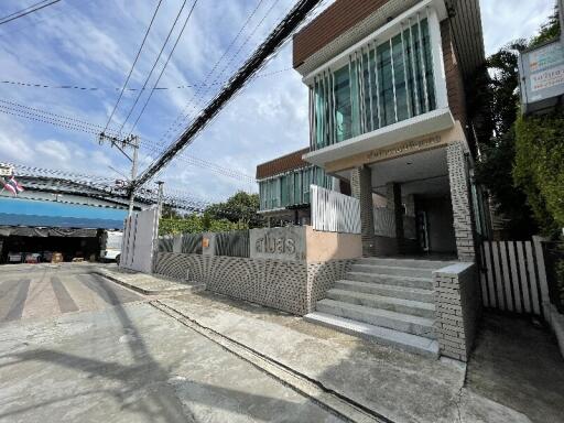 127 Sqm., 3 Beds, 2 Baths Townhouse listed for ฿ 5,880,000.