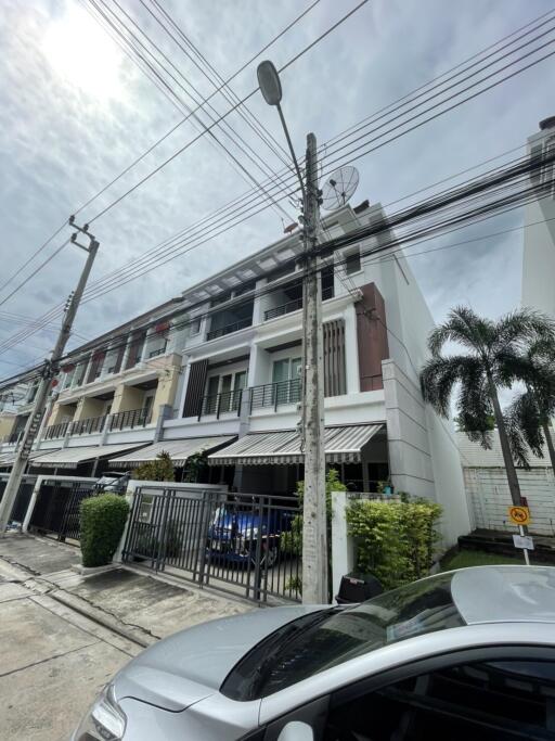 84 Sqm., 3 Beds, 3 Baths Townhouse listed for ฿ 5,775,000.