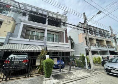 84 Sqm., 3 Beds, 3 Baths Townhouse listed for ฿ 5,775,000.