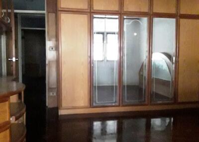 144 Sqm., 3 Beds, 1 Bath Townhouse listed for ฿ 5,565,000.