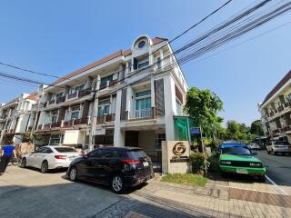 94 Sqm., 3 Beds, 2 Baths Townhouse listed for ฿ 5,565,000.