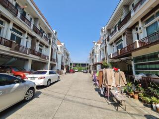 94 Sqm., 3 Beds, 2 Baths Townhouse listed for ฿ 5,565,000.