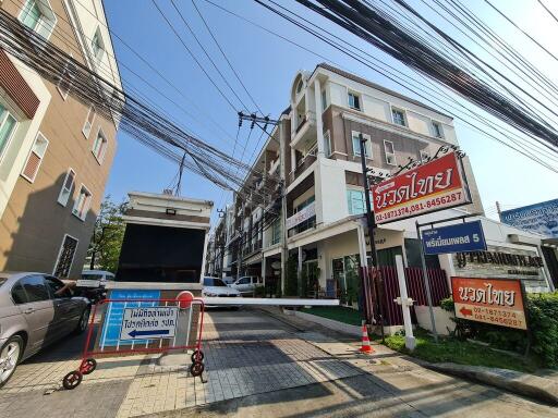 94 Sqm., 3 Beds, 2 Baths Townhouse listed for ฿ 5,565,000.