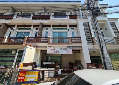 94 Sqm., 3 Beds, 2 Baths Townhouse listed for ฿ 5,565,000.