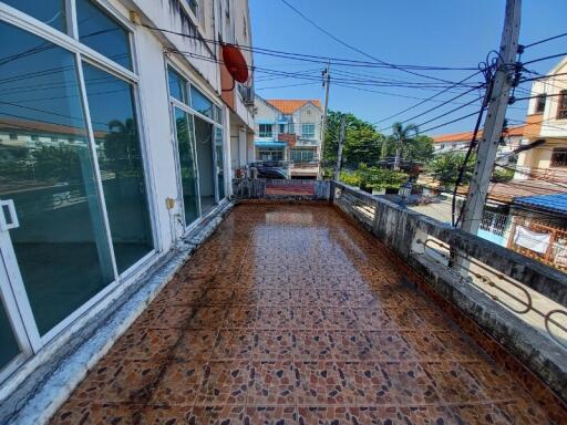 169 Sqm., 3 Beds, 2 Baths Townhouse listed for ฿ 5,460,000.