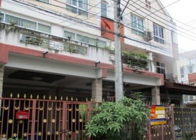 169 Sqm., 3 Beds, 2 Baths Townhouse listed for ฿ 5,460,000.