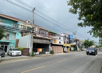 166 Sqm., 4 Beds, 3 Baths Townhouse listed for ฿ 4,100,000.