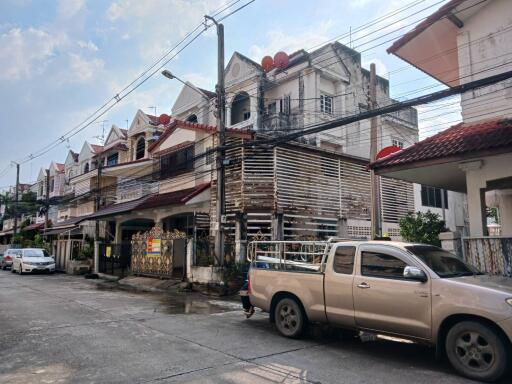 140 Sqm., 3 Beds, 2 Baths Townhouse listed for ฿ 4,830,000.